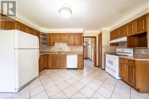 2532 Westminster, Windsor, ON - Indoor Photo Showing Kitchen