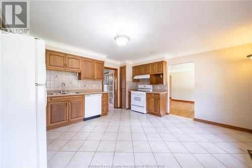 2532 Westminster, Windsor, ON - Indoor Photo Showing Kitchen