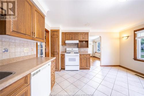 2532 Westminster, Windsor, ON - Indoor Photo Showing Kitchen