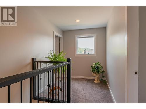 1532 Aspen Lane, Castlegar, BC - Indoor Photo Showing Other Room