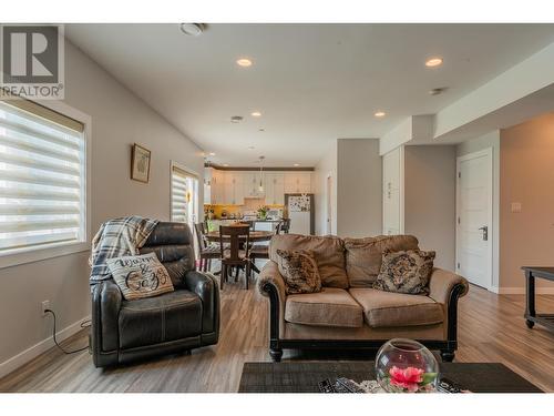 1532 Aspen Lane, Castlegar, BC - Indoor Photo Showing Living Room