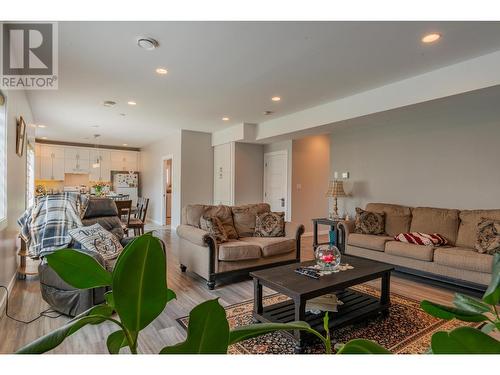 1532 Aspen Lane, Castlegar, BC - Indoor Photo Showing Living Room