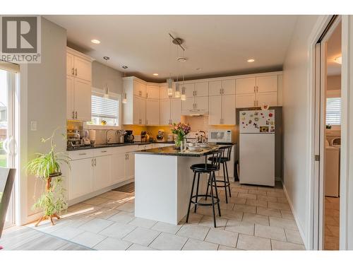 1532 Aspen Lane, Castlegar, BC - Indoor Photo Showing Kitchen