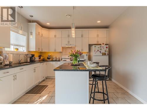 1532 Aspen Lane, Castlegar, BC - Indoor Photo Showing Kitchen