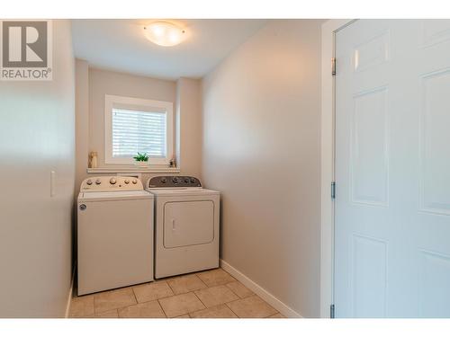 1532 Aspen Lane, Castlegar, BC - Indoor Photo Showing Laundry Room