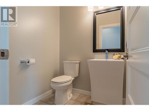 1532 Aspen Lane, Castlegar, BC - Indoor Photo Showing Bathroom