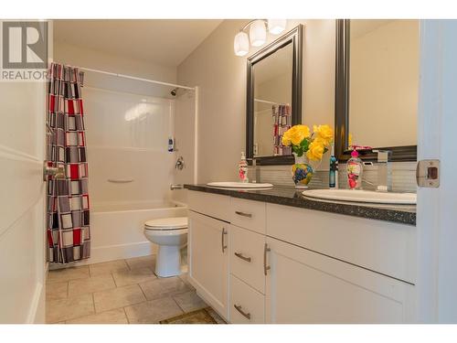 1532 Aspen Lane, Castlegar, BC - Indoor Photo Showing Bathroom