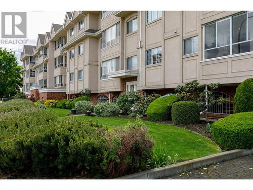 1055 Lawrence Avenue Unit# 202, Kelowna, BC - Outdoor