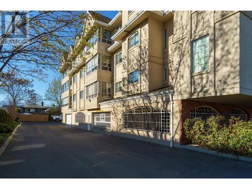 1055 Lawrence Avenue Unit# 202, Kelowna, BC - Outdoor