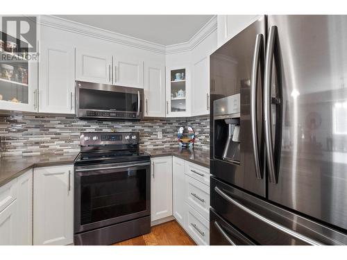 330 4 Avenue Se Unit# 306, Salmon Arm, BC - Indoor Photo Showing Kitchen With Stainless Steel Kitchen With Upgraded Kitchen