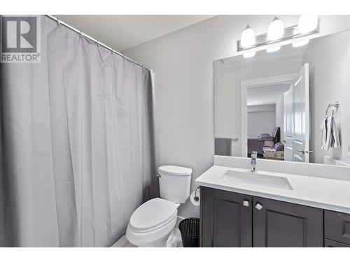 330 4 Avenue Se Unit# 306, Salmon Arm, BC - Indoor Photo Showing Bathroom