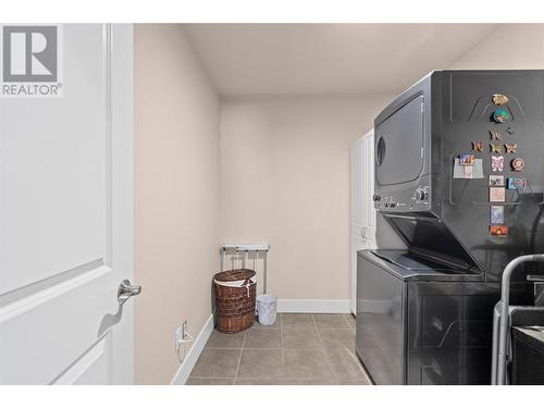 330 4 Avenue Se Unit# 306, Salmon Arm, BC - Indoor Photo Showing Laundry Room