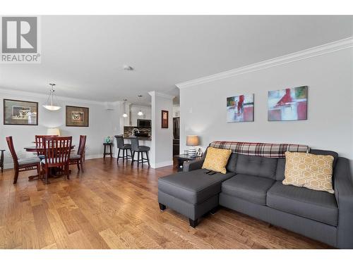 330 4 Avenue Se Unit# 306, Salmon Arm, BC - Indoor Photo Showing Living Room