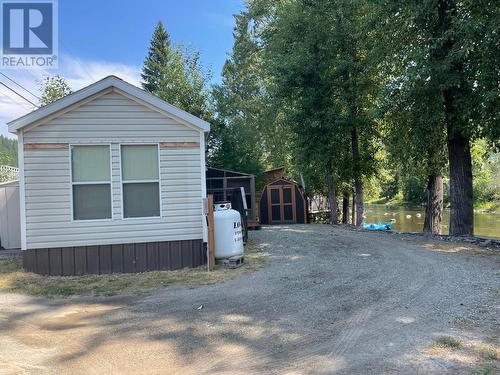 8821 3/95 Highway, Yahk, BC 