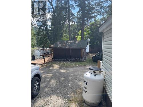 8821 3/95 Highway, Yahk, BC 