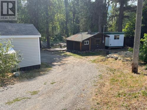 8821 3/95 Highway, Yahk, BC 