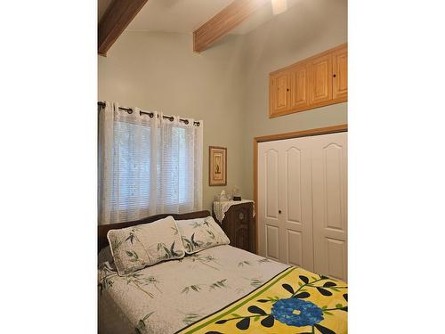 432 Bayles Road, Nakusp, BC - Indoor Photo Showing Bedroom