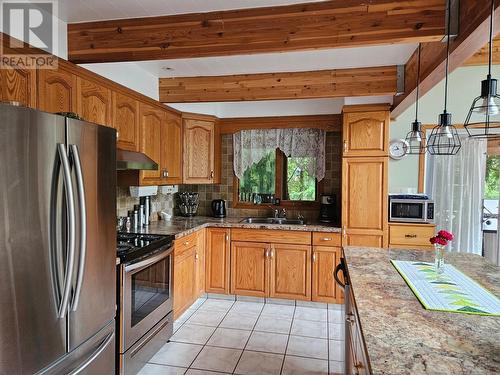 432 Bayles Road, Nakusp, BC - Indoor Photo Showing Kitchen With Double Sink