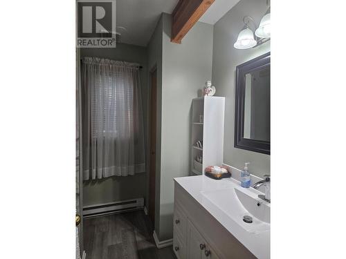 432 Bayles Road, Nakusp, BC - Indoor Photo Showing Bathroom