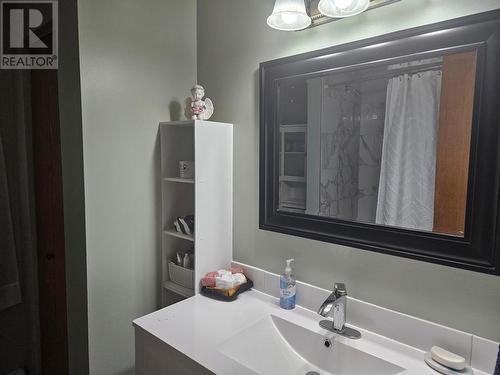 432 Bayles Road, Nakusp, BC - Indoor Photo Showing Bathroom