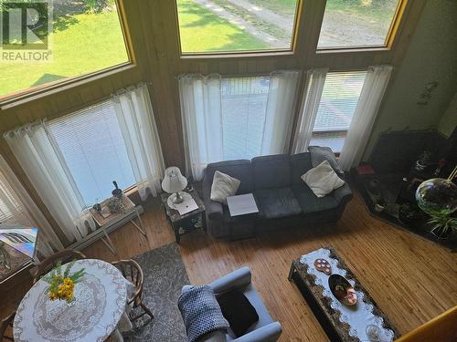 432 Bayles Road, Nakusp, BC - Indoor Photo Showing Living Room