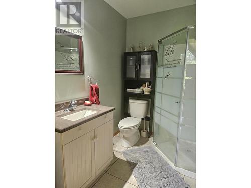 432 Bayles Road, Nakusp, BC - Indoor Photo Showing Bathroom