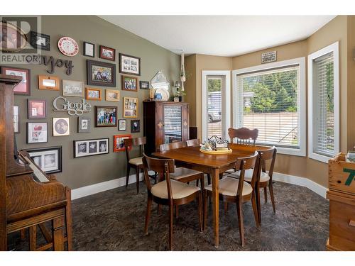 3990 Eastwood Drive, Kelowna, BC - Indoor Photo Showing Dining Room