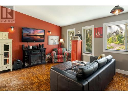 3990 Eastwood Drive, Kelowna, BC - Indoor Photo Showing Other Room