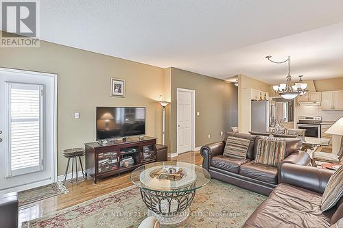 508 Stone Road, Aurora (Aurora Grove), ON - Indoor Photo Showing Living Room