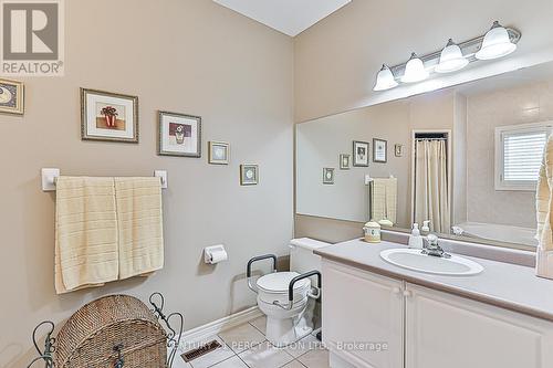 508 Stone Road, Aurora (Aurora Grove), ON - Indoor Photo Showing Bathroom