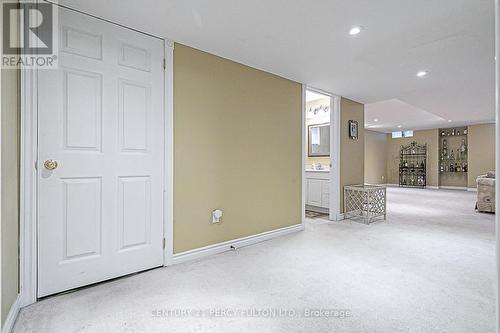 508 Stone Road, Aurora (Aurora Grove), ON - Indoor Photo Showing Other Room