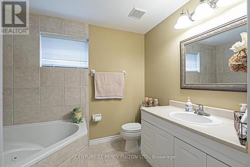 508 Stone Road, Aurora (Aurora Grove), ON - Indoor Photo Showing Bathroom