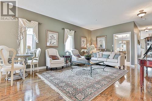 508 Stone Road, Aurora (Aurora Grove), ON - Indoor Photo Showing Living Room