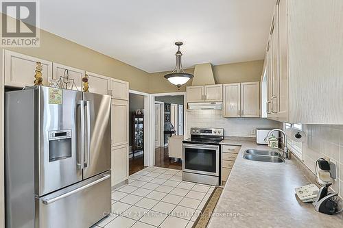 508 Stone Road, Aurora (Aurora Grove), ON - Indoor Photo Showing Kitchen With Double Sink