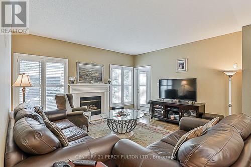 508 Stone Road, Aurora (Aurora Grove), ON - Indoor Photo Showing Living Room With Fireplace