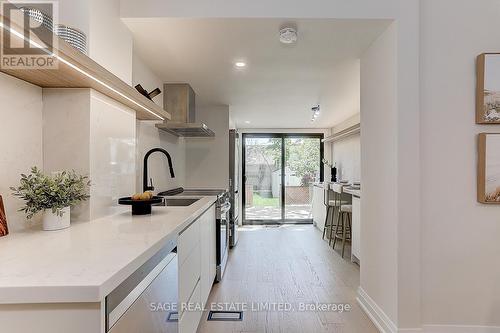 15 Cambrai Avenue, Toronto (Woodbine-Lumsden), ON - Indoor Photo Showing Kitchen With Upgraded Kitchen