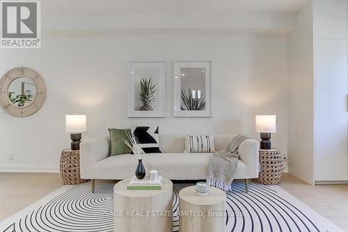 15 Cambrai Avenue, Toronto (Woodbine-Lumsden), ON - Indoor Photo Showing Living Room