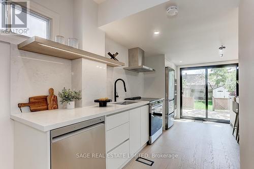 15 Cambrai Avenue, Toronto (Woodbine-Lumsden), ON - Indoor Photo Showing Kitchen