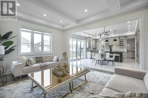 156 Wainfleet Crescent, Vaughan, ON - Indoor Photo Showing Living Room