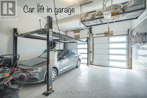 156 Wainfleet Crescent, Vaughan, ON - Indoor Photo Showing Garage