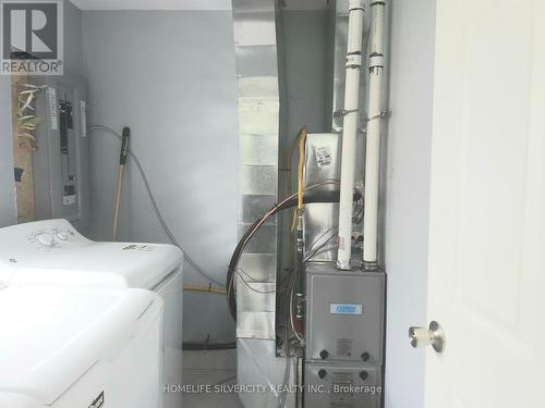 3035 Victory Crescent, Mississauga (Malton), ON - Indoor Photo Showing Laundry Room