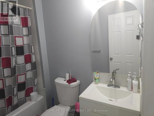 3035 Victory Crescent, Mississauga (Malton), ON - Indoor Photo Showing Bathroom