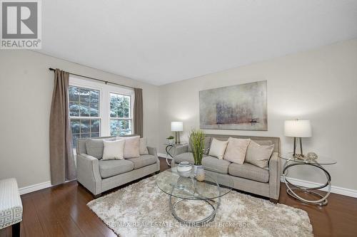 38 Erinlea Crescent, Erin, ON - Indoor Photo Showing Living Room