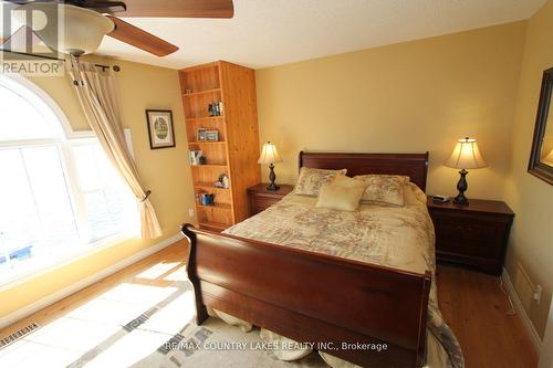 19 Hillcrest Avenue, Kawartha Lakes, ON - Indoor Photo Showing Bedroom