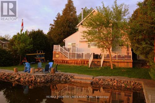 19 Hillcrest Avenue, Kawartha Lakes, ON - Outdoor With Deck Patio Veranda