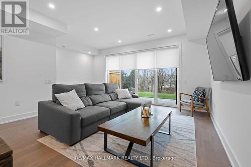 29 Rockmount Crescent, Gravenhurst, ON - Indoor Photo Showing Living Room