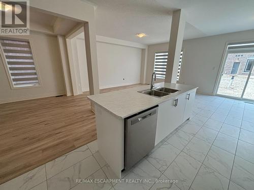 47 Bloomfield Crescent, Cambridge, ON - Indoor Photo Showing Kitchen With Double Sink