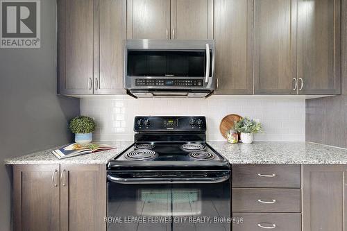 312 - 54 Sky Harbour Drive, Brampton, ON - Indoor Photo Showing Kitchen