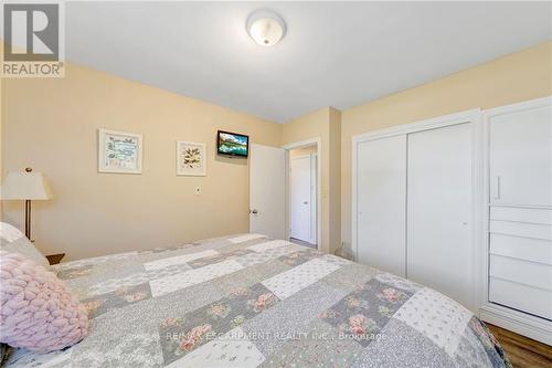 625 Golf Club Road, Hamilton, ON - Indoor Photo Showing Bedroom