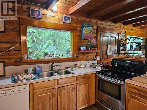 7703 6 Highway, Fauquier, BC - Indoor Photo Showing Kitchen With Double Sink